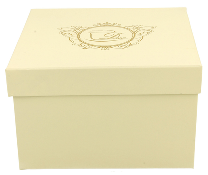 Eleganckie pudełko prezentowe w kolorze kremowym do kubka porcelanowego Casablanca.