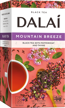 Opakowanie herbaty Dalai Mountain Breeze z czarną herbatą, miętą i kwiatami tymianku, filiżanka naparu