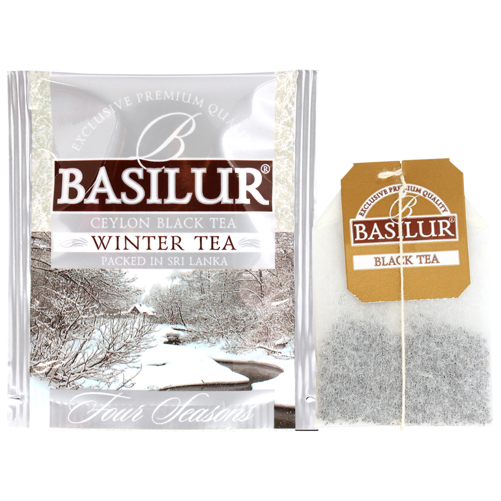 Koperta Basilur Winter Tea obok torebki czarnej herbaty z zawieszką Basilur