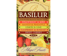 Przód pudełka Basilur Magic Fruits z pięcioma smakami czarnych herbat owocowych.