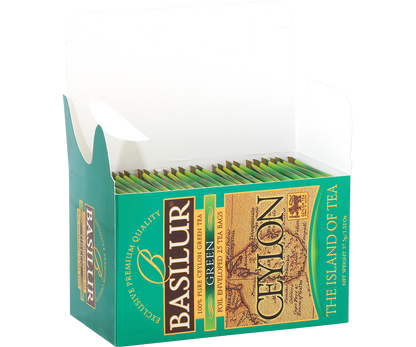 Otwarte pudełko Basilur Green Ceylon z torebkami herbaty w foliowych kopertach.