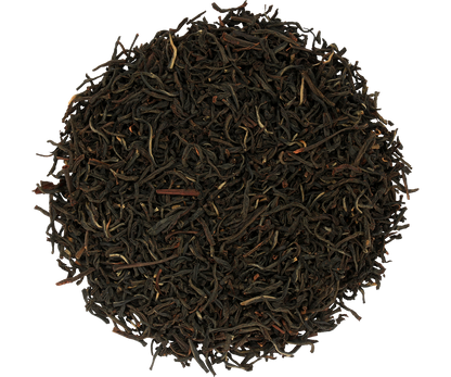 Liście czarnej herbaty Basilur Special Ceylon w zbliżeniu.
