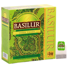 Herbata zielona Basilur Green Valley 100 sztuk z pokazanym opakowaniem oraz pojedynczą torebką herbaty.