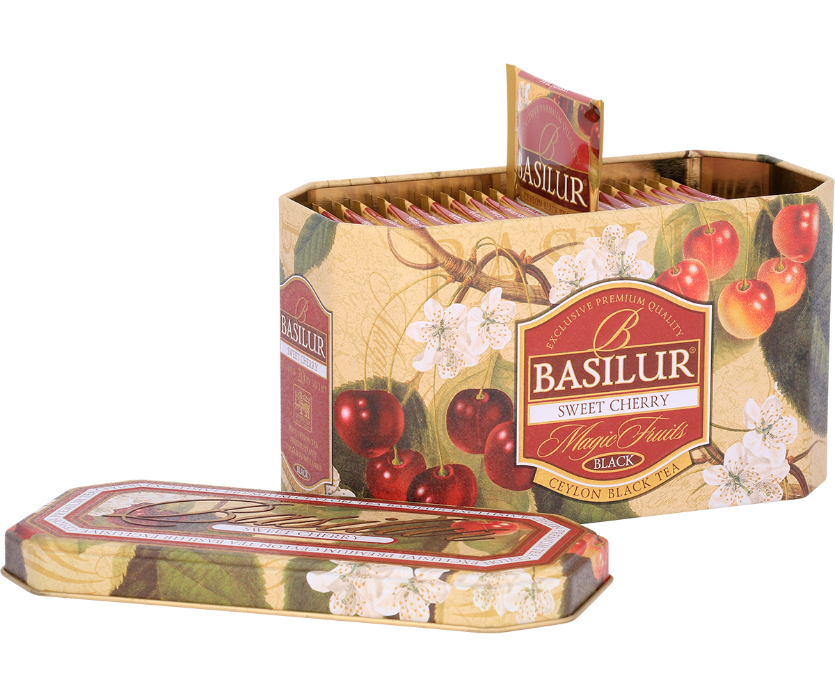Otwarta puszka Basilur Sweet Cherry z widocznymi kopertami herbaty o wiśniowym aromacie.