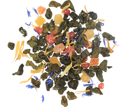 Zbliżenie na liście herbaty Basilur Summer Tea z kawałkami owoców i płatkami kwiatów
