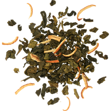 Liście herbaty Basilur Lemon & Honey – mieszanka zielonej herbaty z cytrusami i miodem.