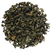 Liście herbaty Milk Oolong Basilur – półfermentowana zielona herbata o mlecznym aromacie.