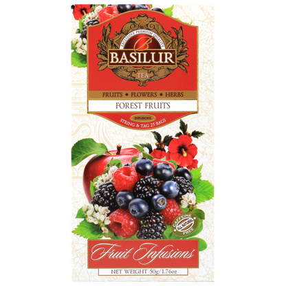 Front opakowania Basilur Forest Fruits z napisem Fruit Infusions i naturalnymi owocami.