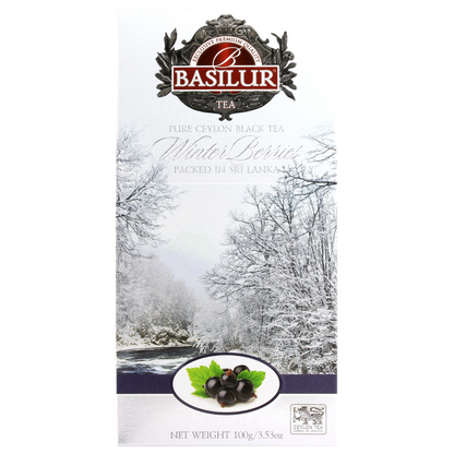 Herbata Basilur Blackcurrant Winter Berries w srebrnym opakowaniu z zimowym krajobrazem i czarną porzeczką.