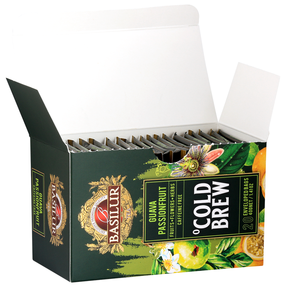 Otwarte pudełko herbaty Basilur Cold Brew Guava Passionfruit z widocznymi kopertami, herbata na zimno bez kofeiny.