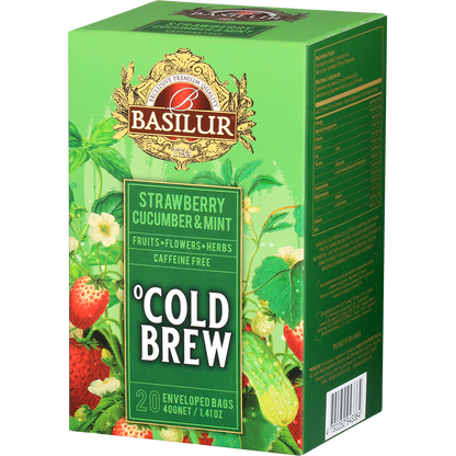 Pudełko herbaty Basilur Cold Brew Strawberry Cucumber & Mint w perspektywie, letnia kompozycja bez kofeiny.