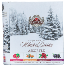 Front opakowania Basilur Winter Berries z owocami i zimowym krajobrazem.