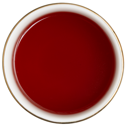 Czerwony napar Basilur Frosty Cranberry z hibiskusem i rooibosem w filiżance
