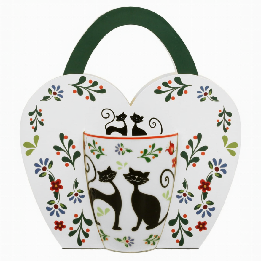 Kubek porcelanowy Kotny Etno w ozdobnym koszyczku z motywem kwiatów
