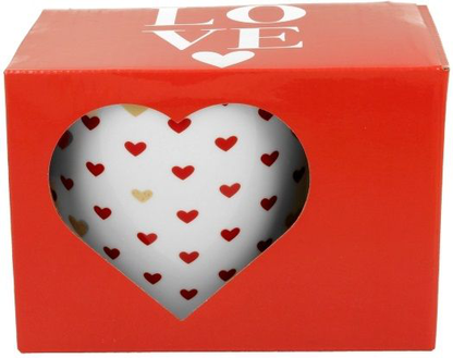 Kubek porcelanowy Serca 3 – 460 ml widoczny w czerwonym pudełku z wyciętym sercem.