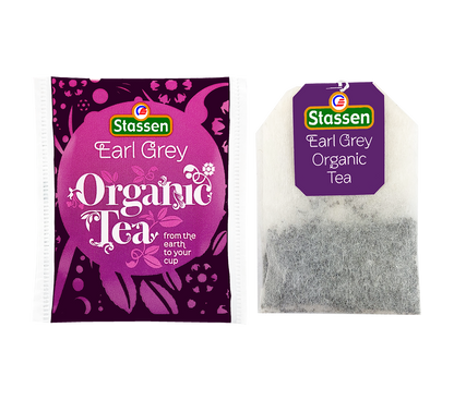 Saszetka i torebka herbaty czarnej Stassen Organic Earl Grey obok siebie