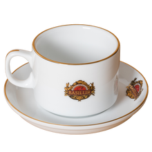 Filiżanka Basilur ze spodkiem, widok z boku, porcelana zdobiona złotym rantem.