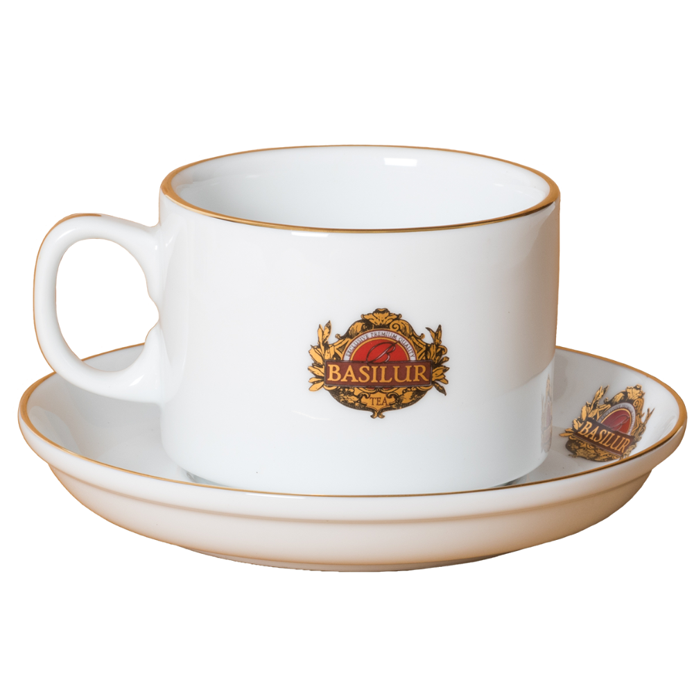 Filiżanka Basilur ze spodkiem, widok pod kątem, porcelana z logo i złotym rantem.