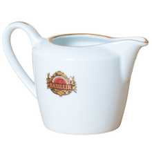 Elegancki mlecznik Basilur z porcelany widok z boku dzióbek i uchwyt