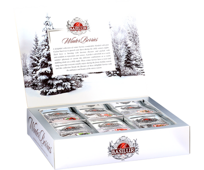 Otwarty zestaw herbat Basilur Winter Berries z widocznymi torebkami herbat w eleganckim pudełku – kolekcja herbat cejlońskich.